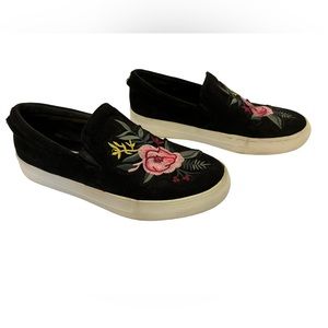 Steve Madden Women’s Black with Floral‎ Design Slip On Sneaker Size 8.5